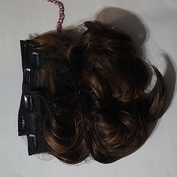 Hair Extensions with Clips - Picture 1 of 6
